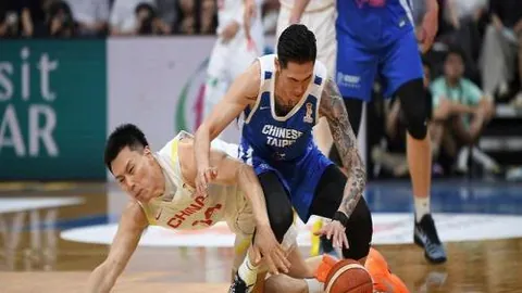 精彩对决半场战平：卡拉巴赫1-1阿贾克斯，杜兰神球对决多尔贝格关键扳平！